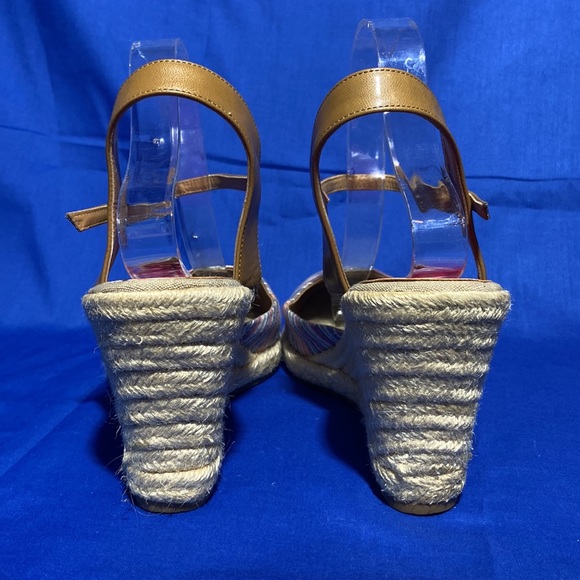 Bandolino Espadrilles Red, Blue & white. Size 10M. - Picture 7 of 7